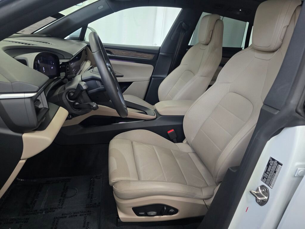 Certified 2025 Porsche Macan Electric image 14