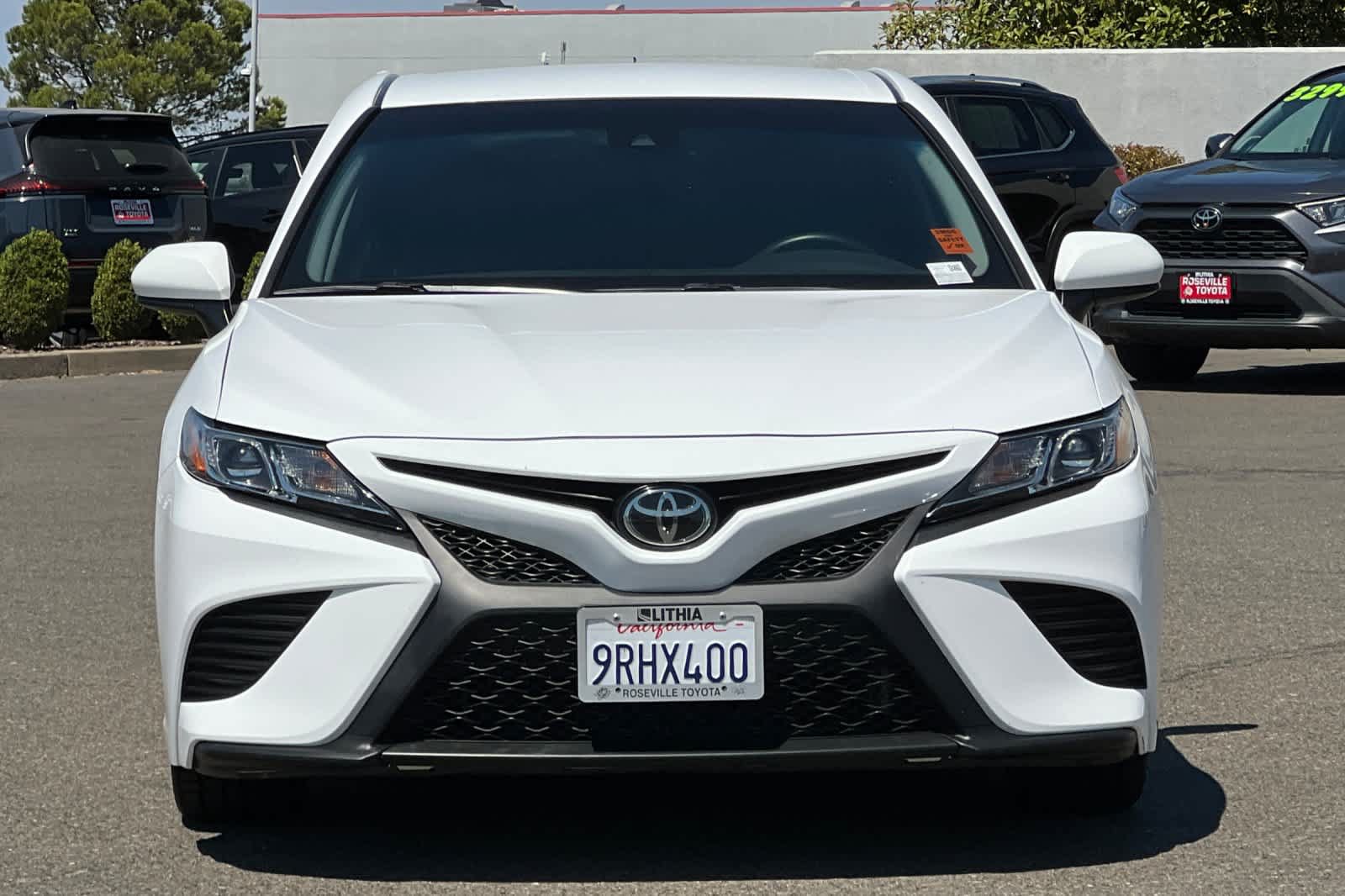 Used 2020 Toyota Camry SE w/ Carpet Mat Package FWD image 10