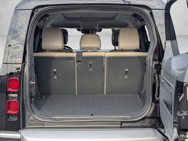 Used 2020 Land Rover Defender 110 HSE image 6