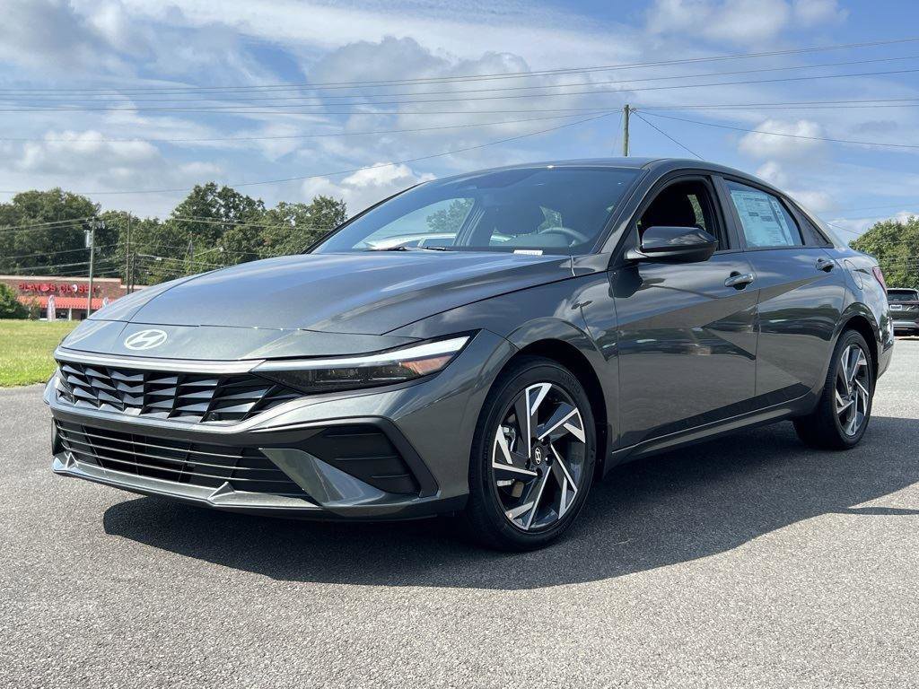 New 2025 Hyundai Elantra Sport w/ Cargo Package image 3