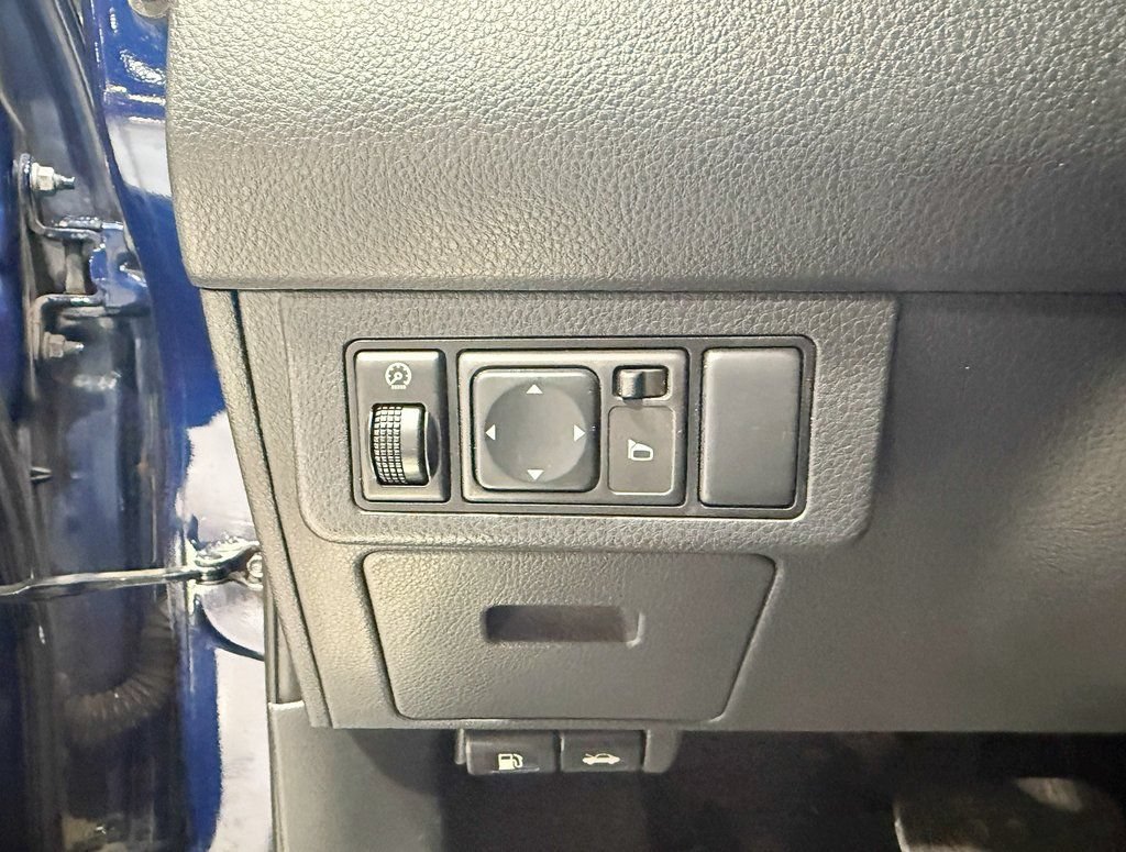 Used 2008 Nissan Versa 1.8 S w/ PWR Pkg FWD image 12