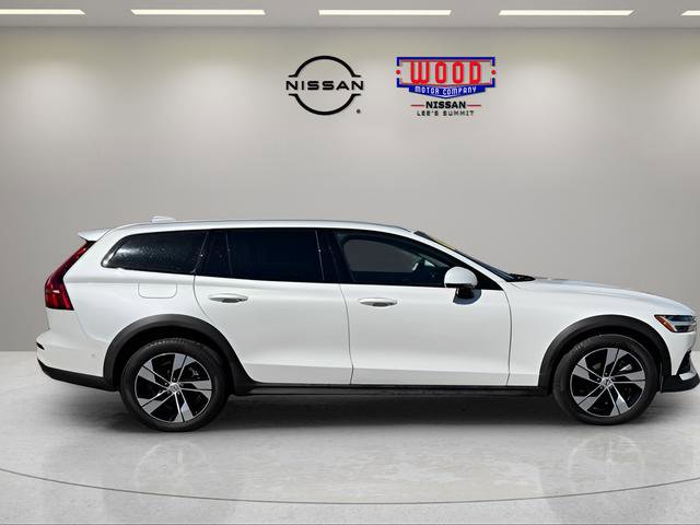 Used 2025 Volvo V60 B5 Cross Country Plus image 8