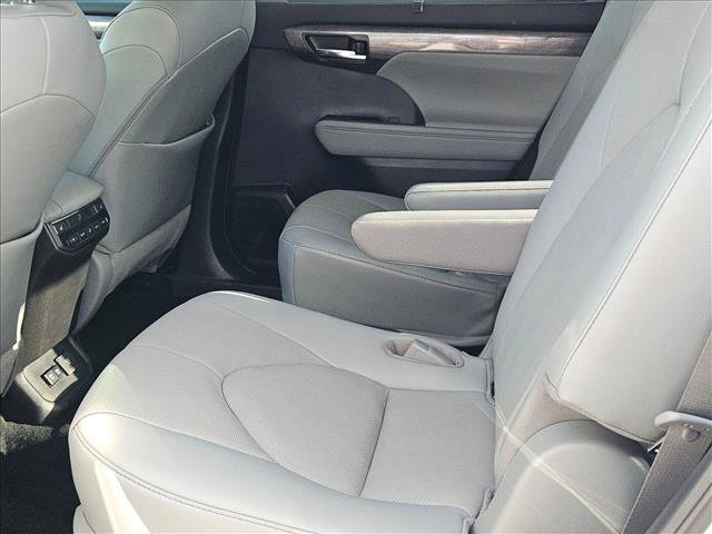Certified 2021 Toyota Highlander Platinum image 21