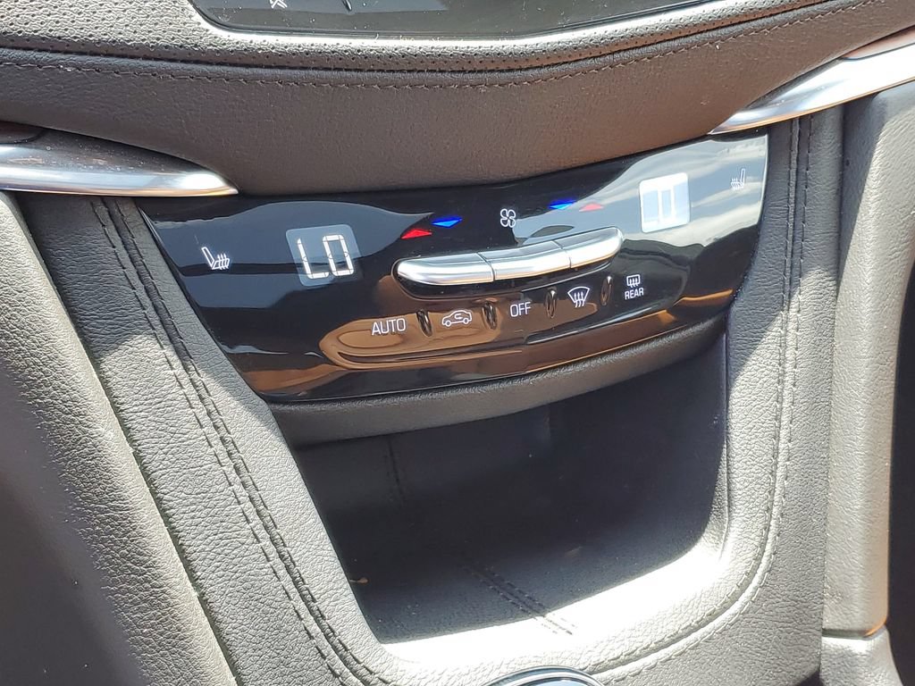 Certified 2024 Cadillac XT5 Premium Luxury w/ LPO, Floor Liner Package AWD/4WD image 17