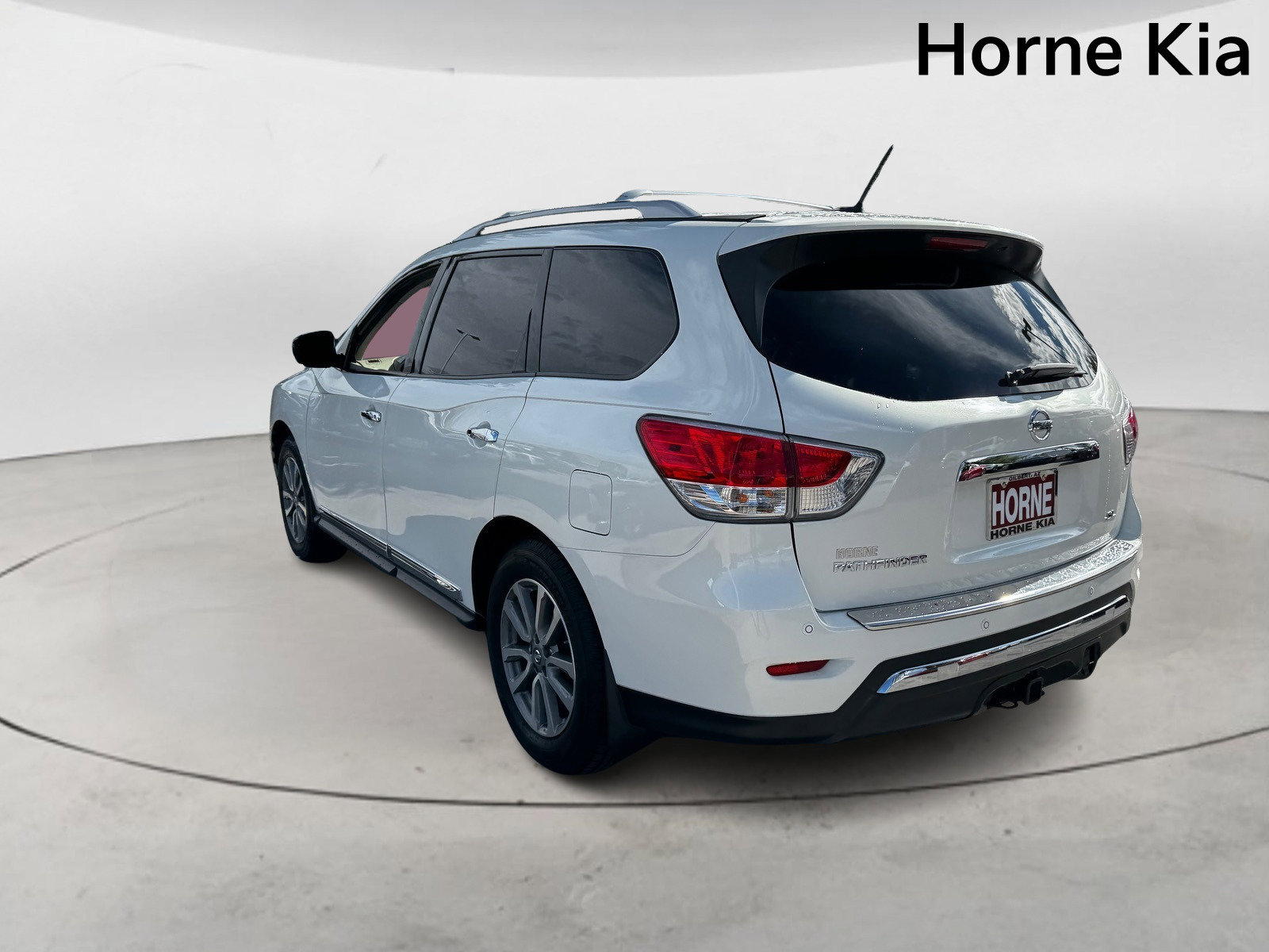 Used 2014 Nissan Pathfinder SL w/ SL Tech Package image 5