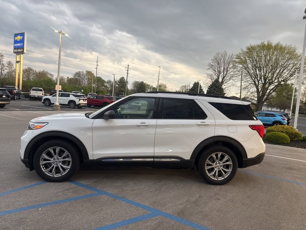 Used 2020 Ford Explorer XLT w/ Equipment Group 202A image 8