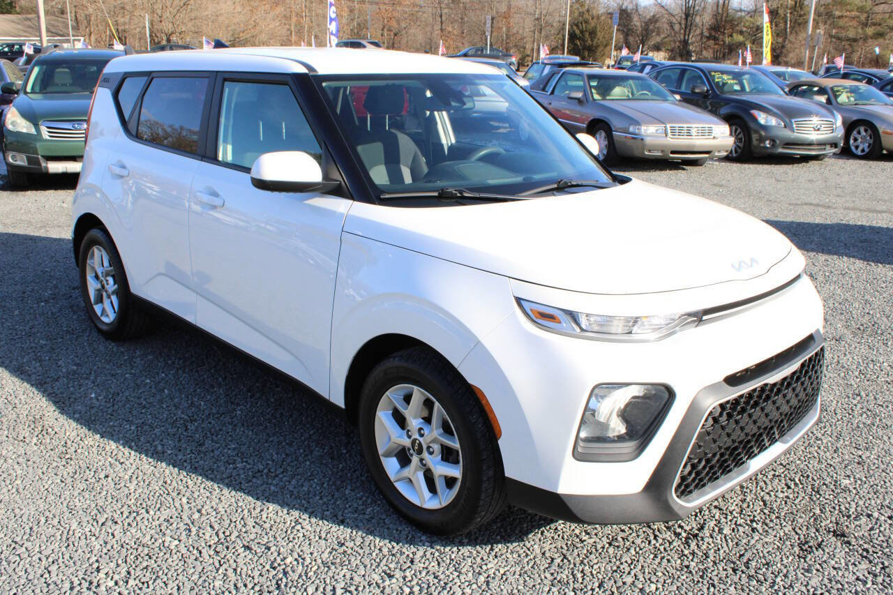 Used 2022 Kia Soul LX w/ Technology Package image 4