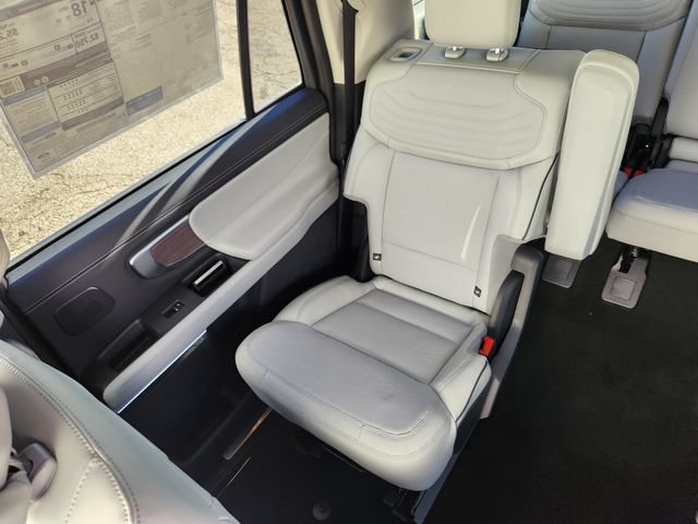 New 2026 Ford Expedition Max Platinum w/ Platinum Ultimate Package AWD/4WD image 13