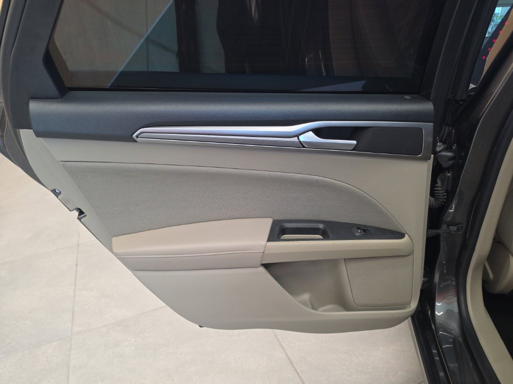 Used 2020 Ford Fusion SE FWD image 39