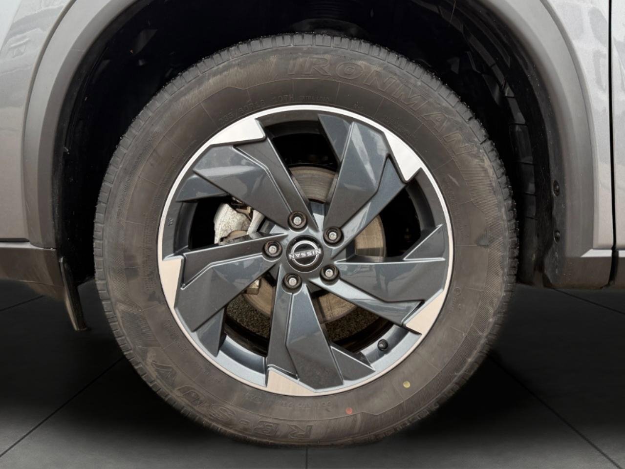 Used 2024 Nissan Rogue SV image 4