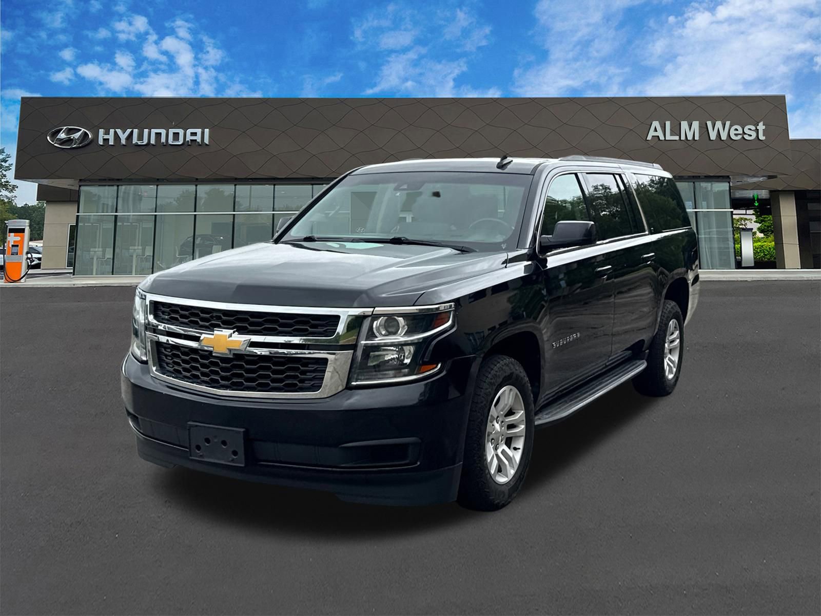 Used 2018 Chevrolet Suburban LT AWD/4WD image 1