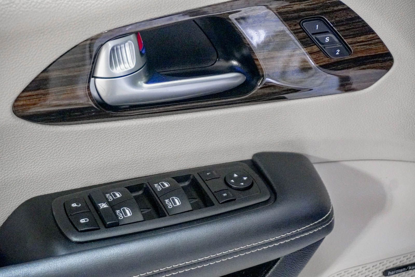 Used 2022 Chrysler Pacifica Limited image 18