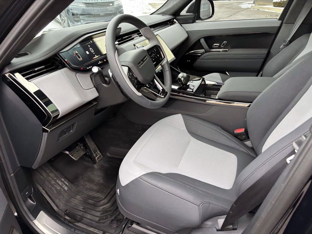 Used 2025 Land Rover Range Rover Sport SV Edition Two image 9