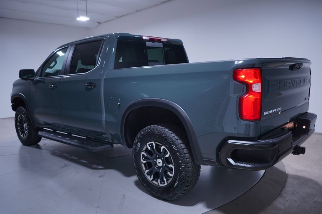 Used 2025 Chevrolet Silverado 1500 ZR2 AWD/4WD image 3