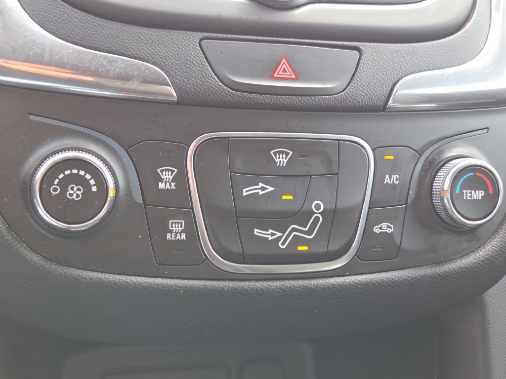 Used 2020 Chevrolet Equinox LT FWD image 31
