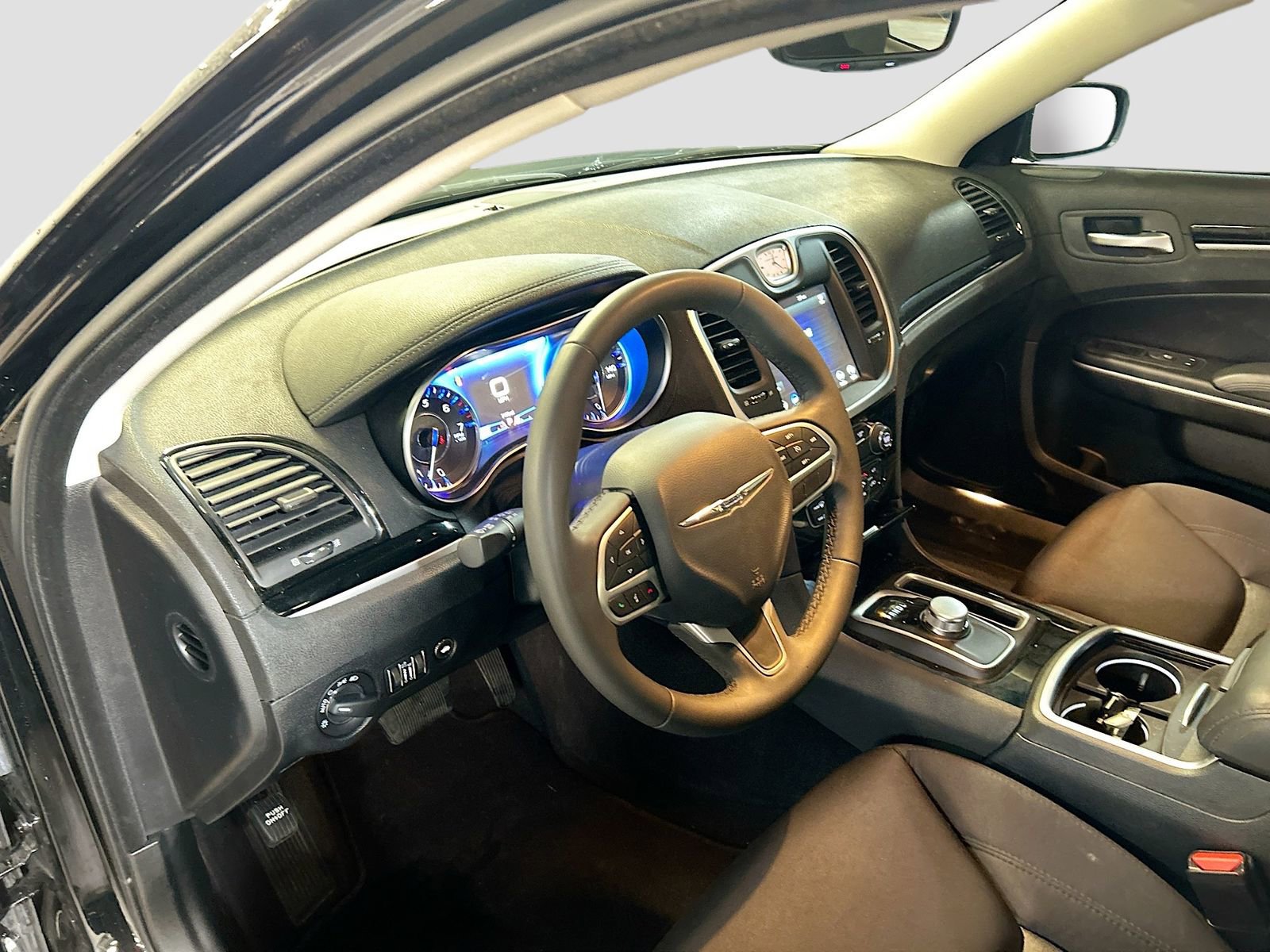 Used 2023 Chrysler 300 Touring w/ Sport Appearance Package image 9