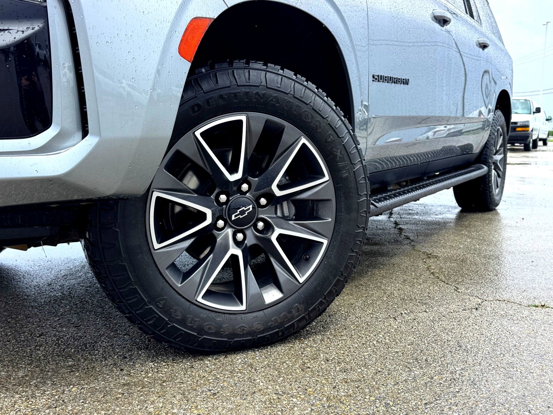 Used 2023 Chevrolet Suburban Z71 AWD/4WD image 2