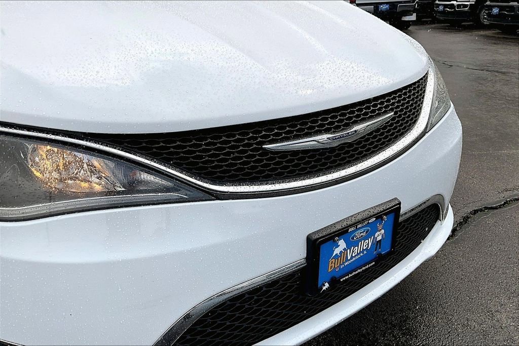 Used 2017 Chrysler Pacifica Touring Plus FWD image 36