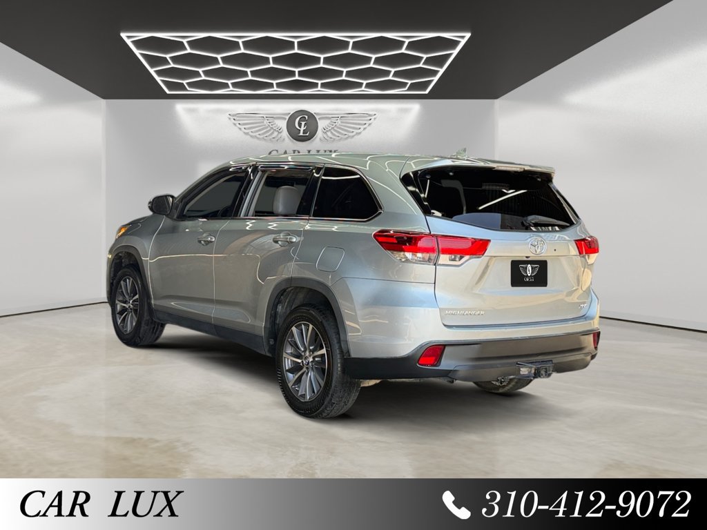 Used 2019 Toyota Highlander XLE FWD image 3