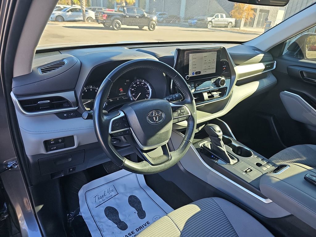Used 2023 Toyota Highlander L image 22