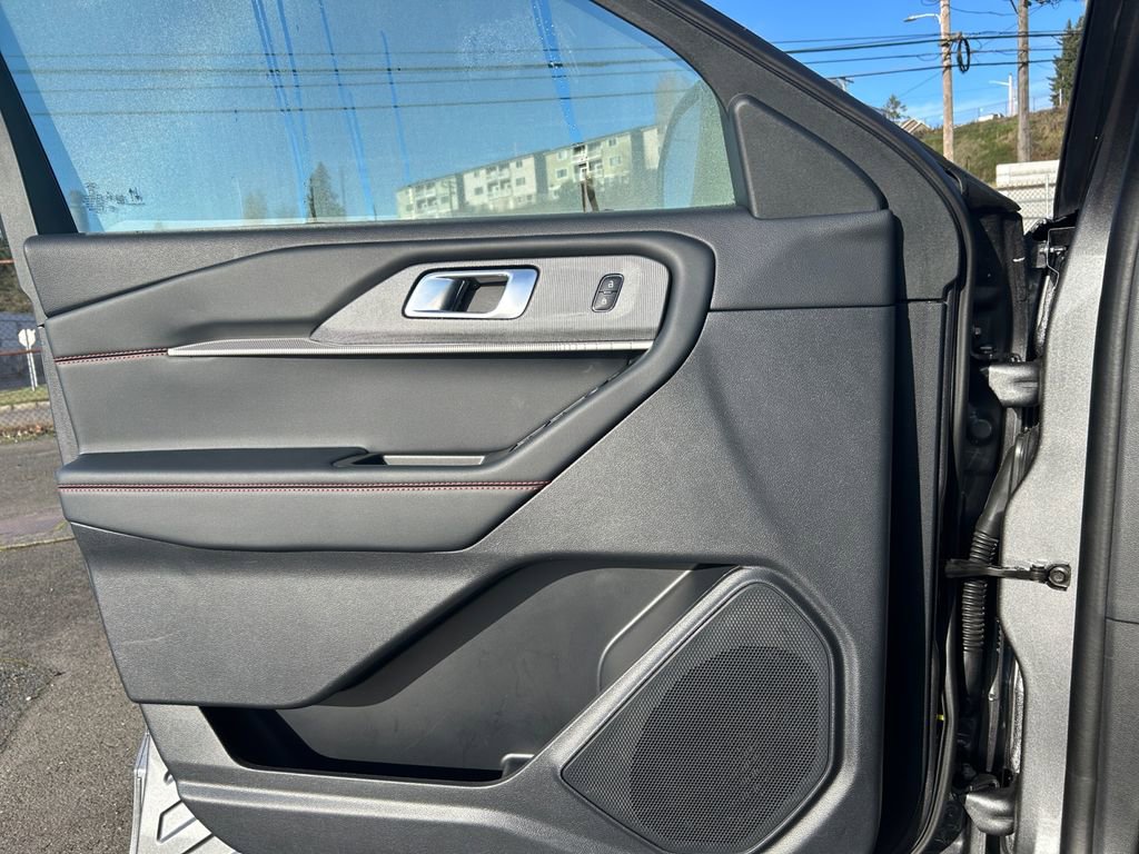 Used 2025 Ford Explorer ST-Line w/ ST-Line Street Pack AWD/4WD image 22