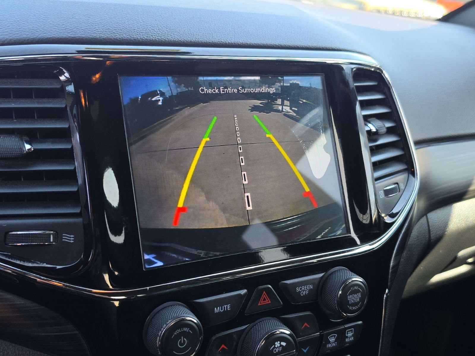 Used 2020 Jeep Grand Cherokee Altitude RWD image 22