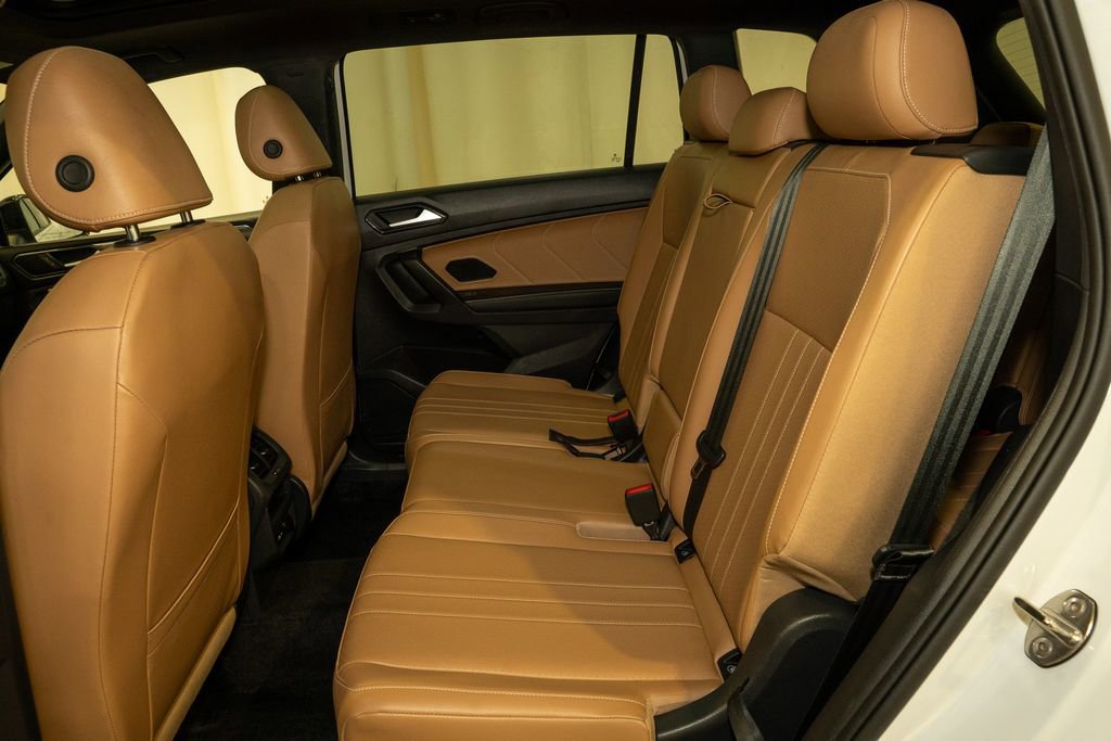 Used 2024 Volkswagen Tiguan SE R-Line image 9