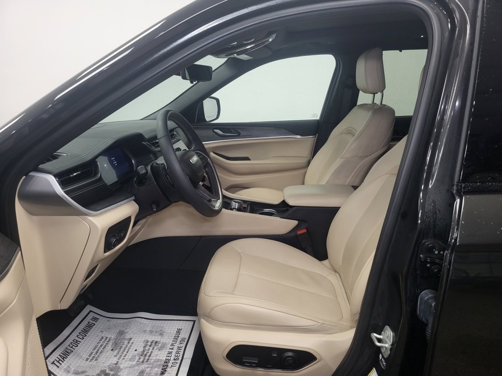 Used 2024 Jeep Grand Cherokee L Limited w/ Luxury Tech Group II image 6