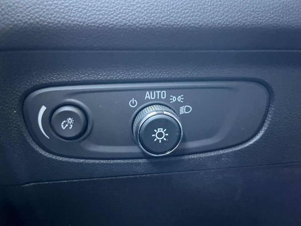 Used 2023 Buick Envision Essence w/ Sport Touring Package image 12