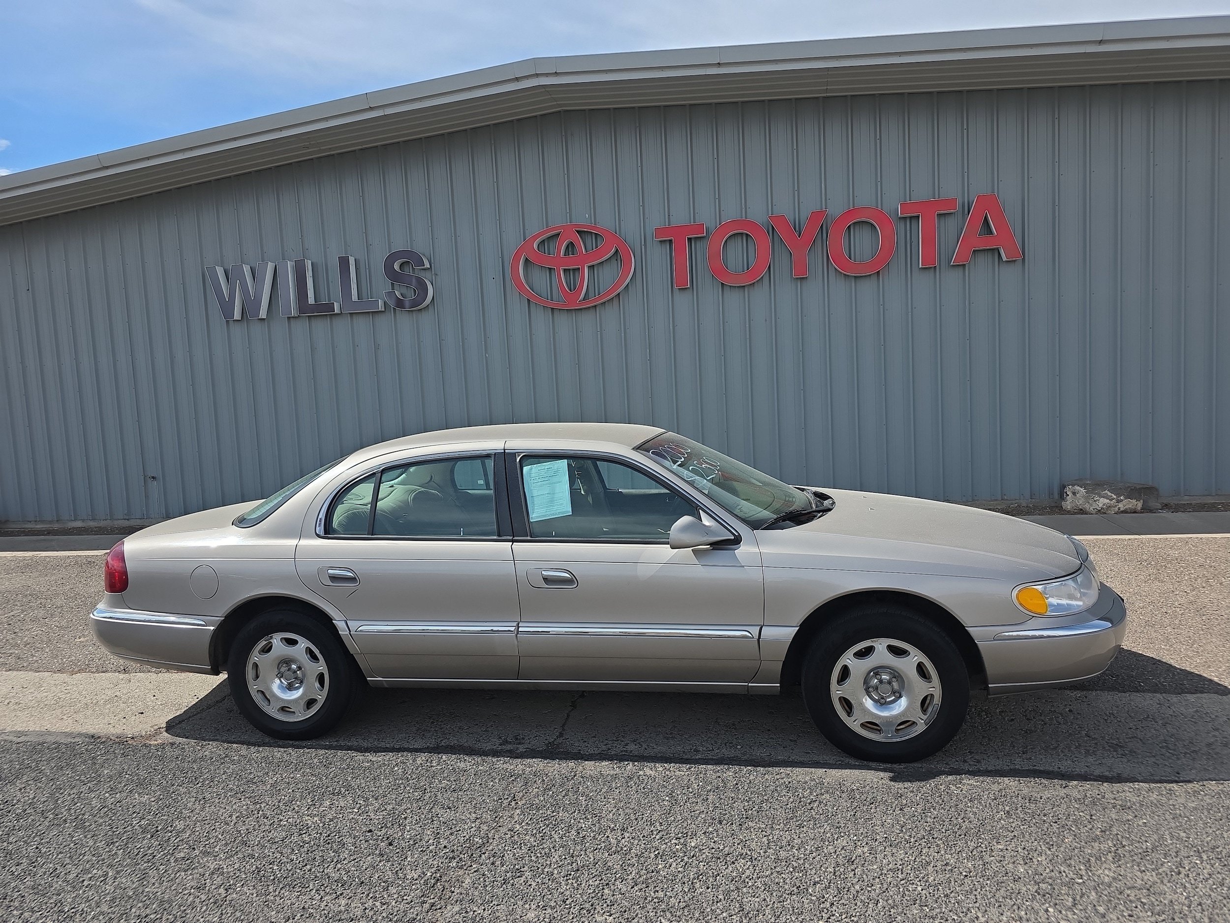 Used 2000 Lincoln Continental FWD image 1