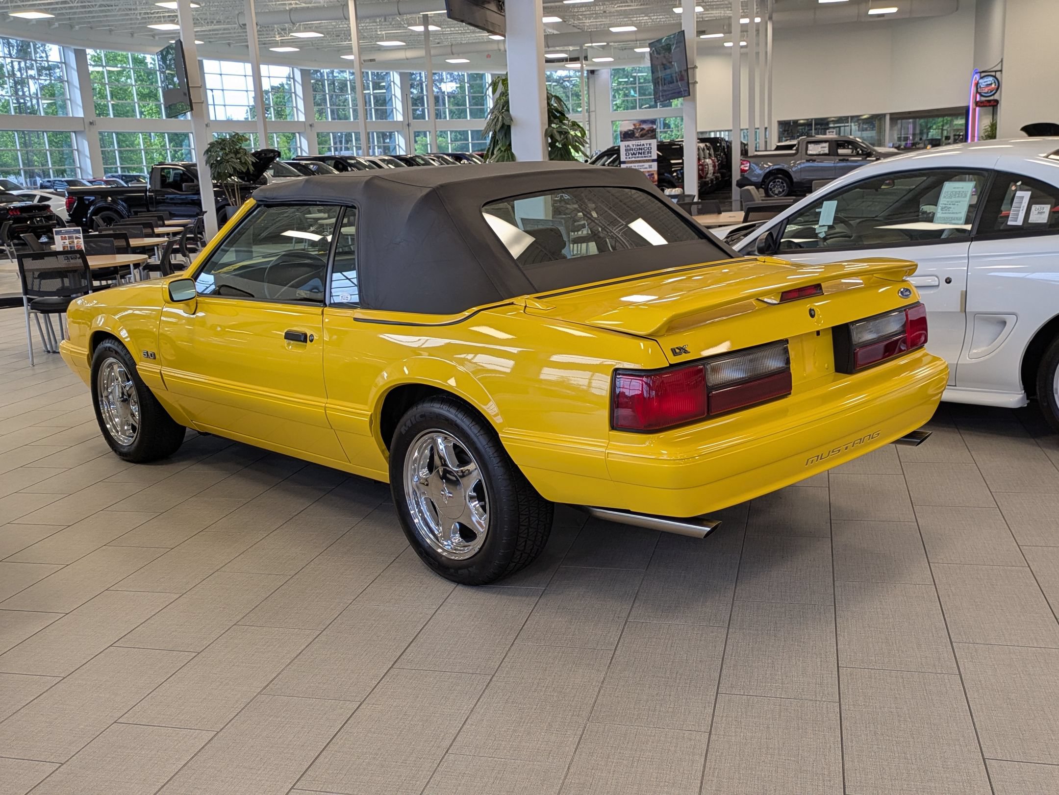 Used 1993 Ford Mustang LX RWD image 5