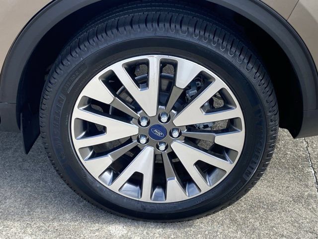 Used 2020 Ford Escape Titanium image 34