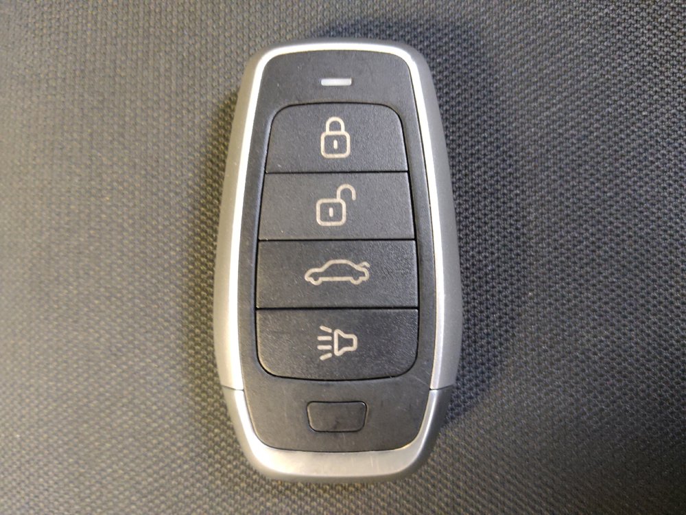 Used 2021 Nissan Versa SV image 32