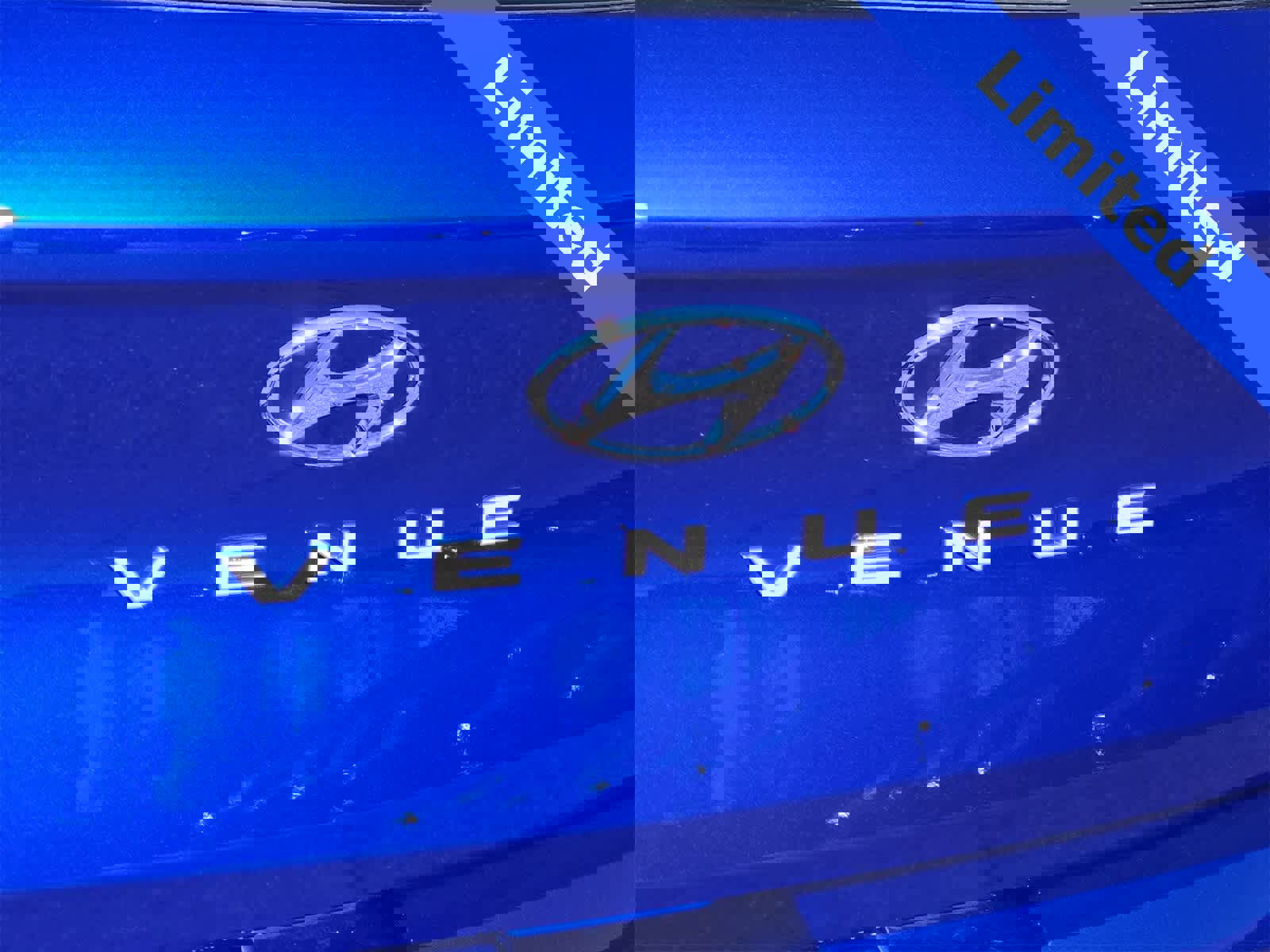 Certified 2025 Hyundai Venue Limited image 11