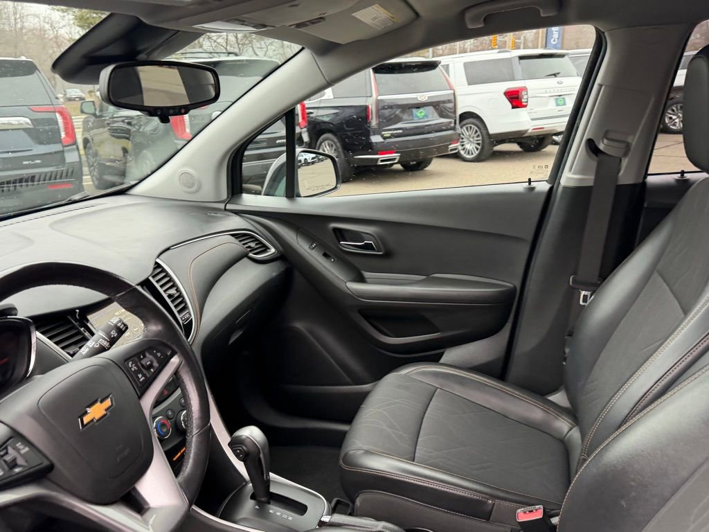 Used 2019 Chevrolet Trax LT w/ LT Convenience Package image 15
