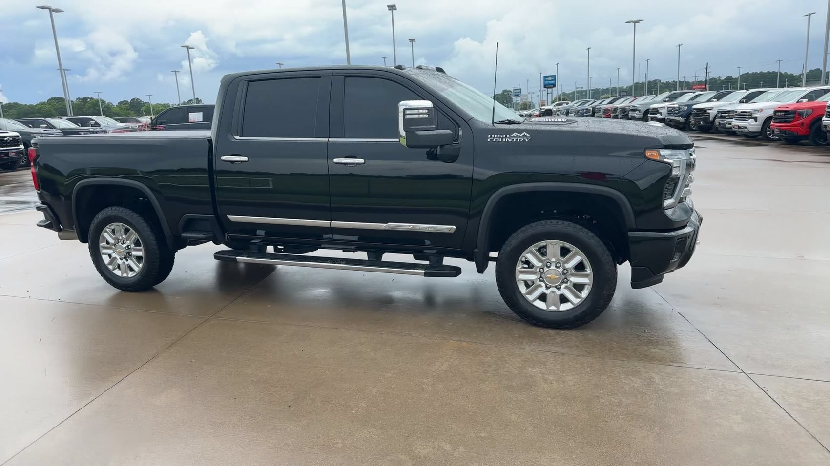 Used 2025 Chevrolet Silverado 3500 High Country w/ Technology Package AWD/4WD image 9