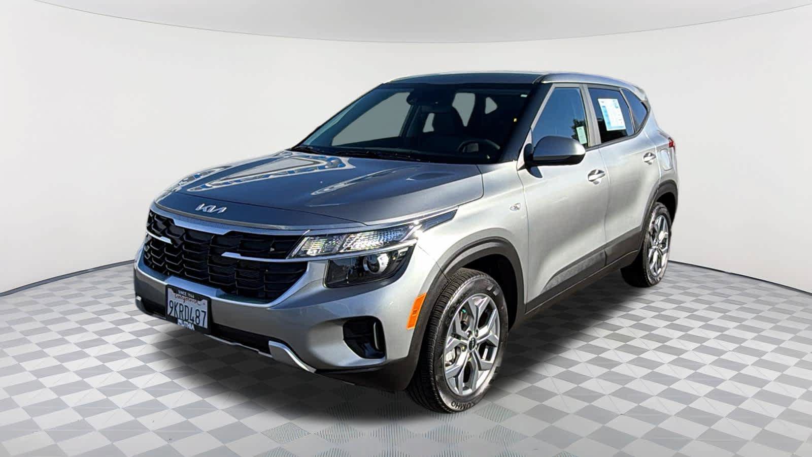 Used 2024 Kia Seltos LX AWD/4WD image 1