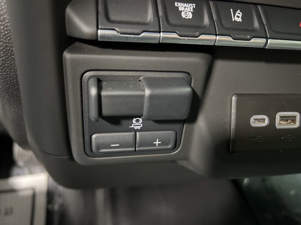 Used 2025 Chevrolet Silverado 3500 W/T image 33