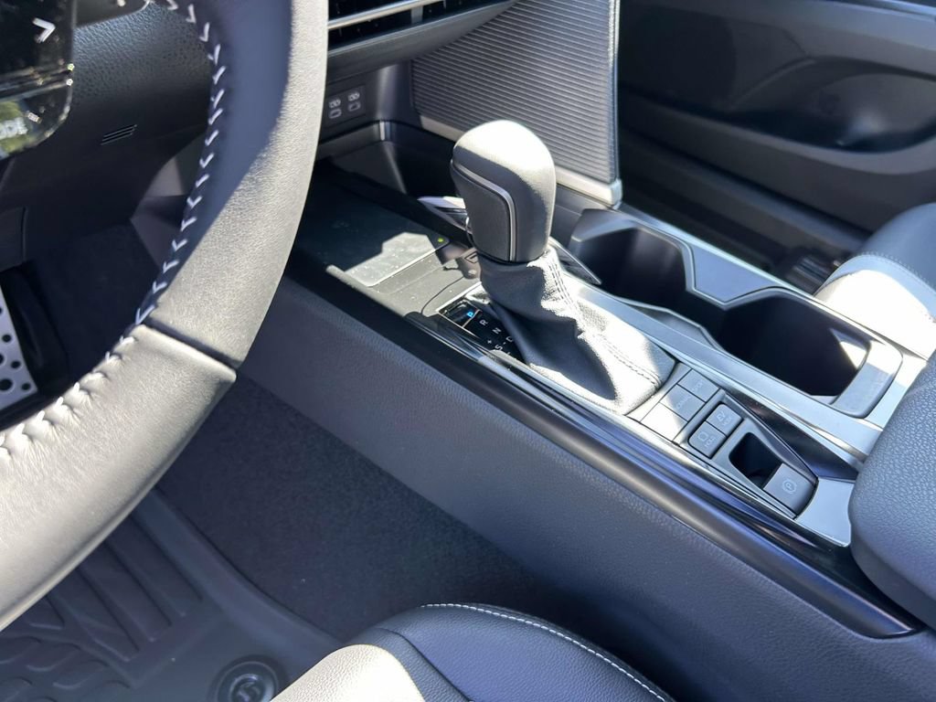 New 2026 Toyota Camry Hybrid FWD image 19