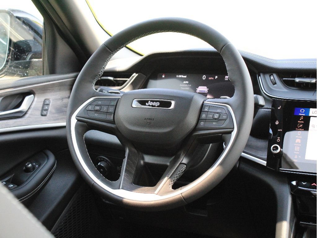 New 2026 Jeep Grand Cherokee L Limited w/ Limited Altitude Package AWD/4WD image 14