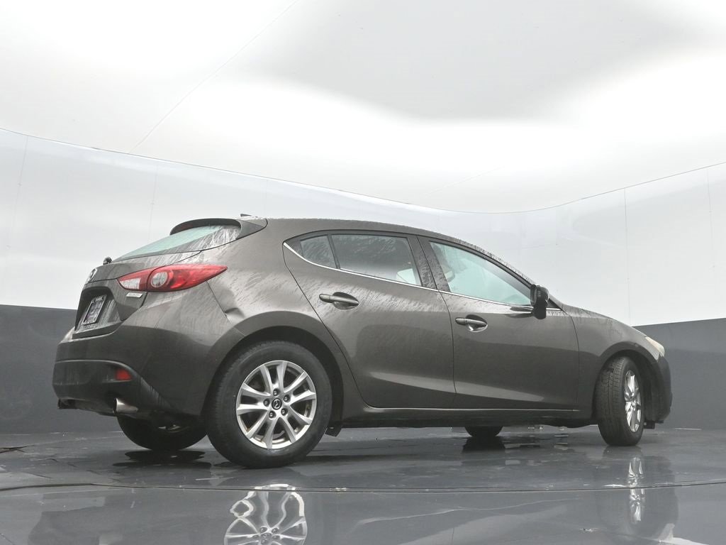 Used 2016 MAZDA MAZDA3 i Touring w/ Popular Equipment Package image 32