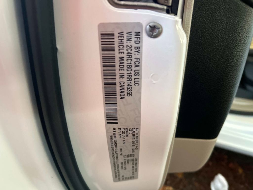 Used 2024 Chrysler Pacifica Touring-L image 33