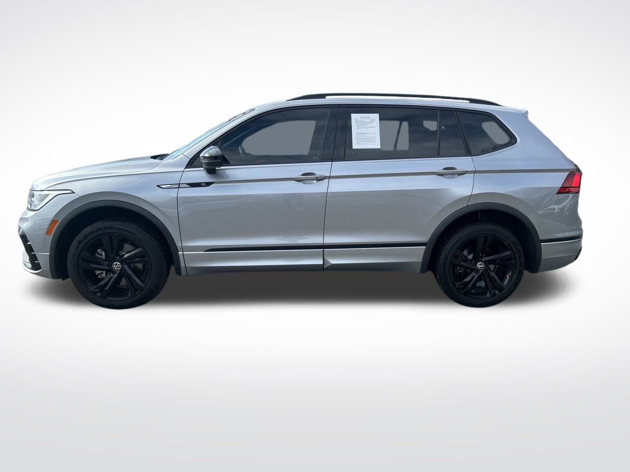 Used 2024 Volkswagen Tiguan SE R-Line image 4