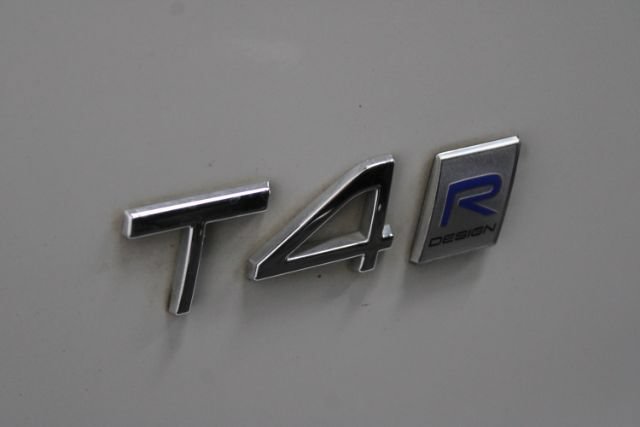 Used 2019 Volvo XC40 T4 R-Design FWD image 8