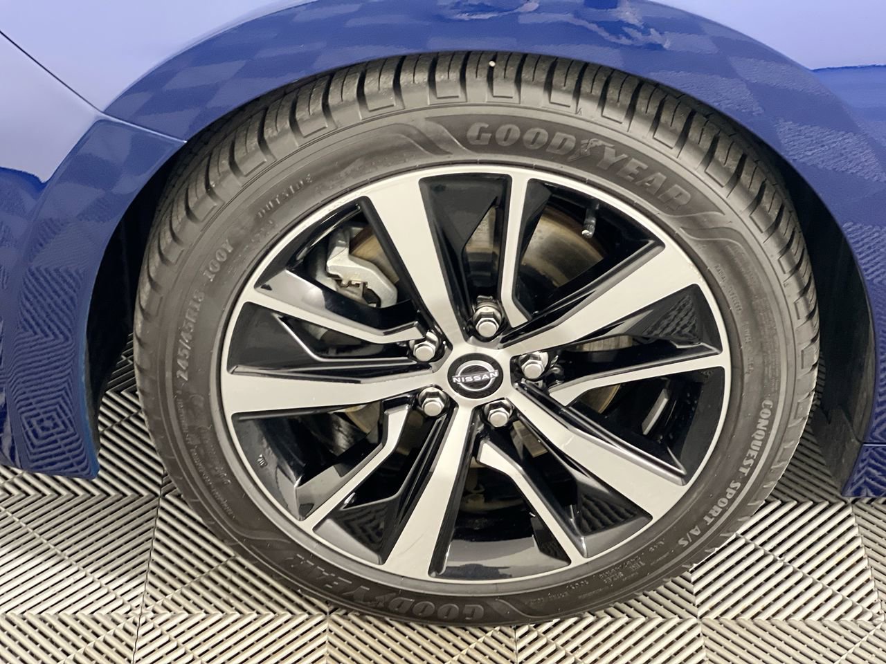 Used 2023 Nissan Maxima SV w/ Floor Mat Group FWD image 11