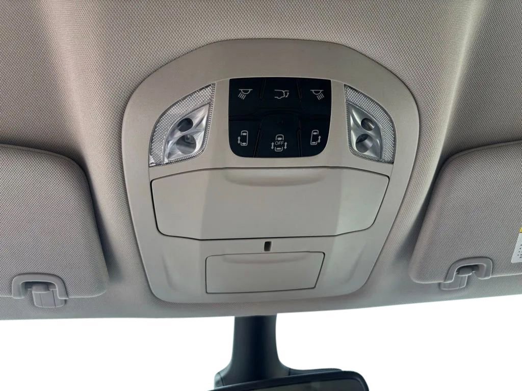 Used 2024 Chrysler Pacifica Limited FWD image 20