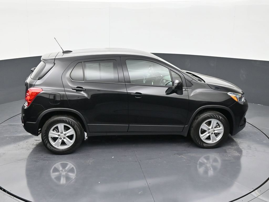 Used 2022 Chevrolet Trax LS w/ Tint and Cruise Package image 17