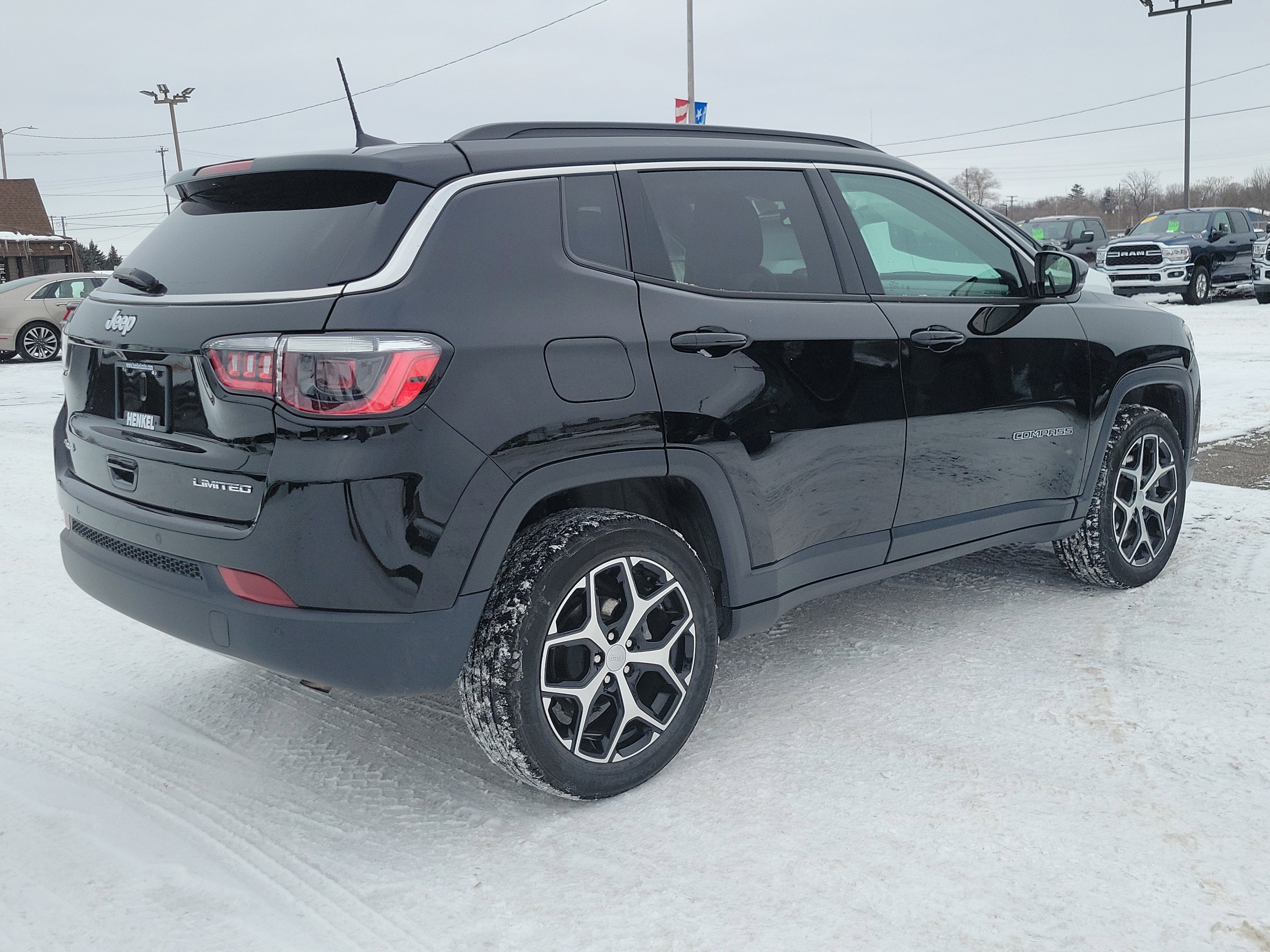 Used 2024 Jeep Compass Limited image 4