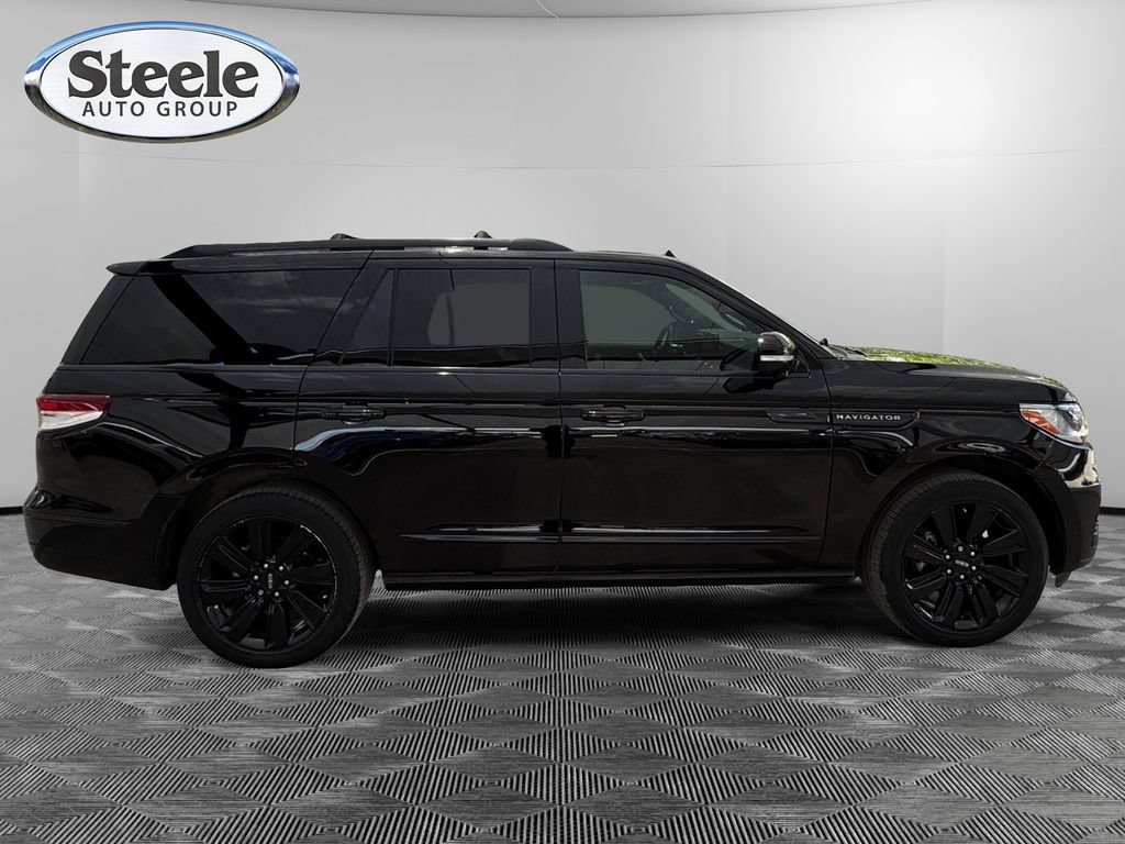 Used 2023 Lincoln Navigator Reserve AWD/4WD image 6
