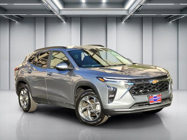 Used 2025 Chevrolet Trax LT w/ LT Convenience Package image 1